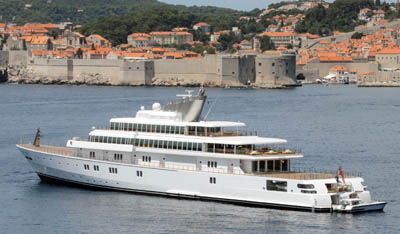 Megajahte oplovljavaju Dubrovnik