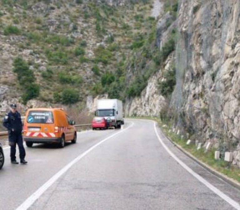 PROMETNA NESREĆA U DUBOKOJ LJUTOJ Dvije osobe ozlijeđene