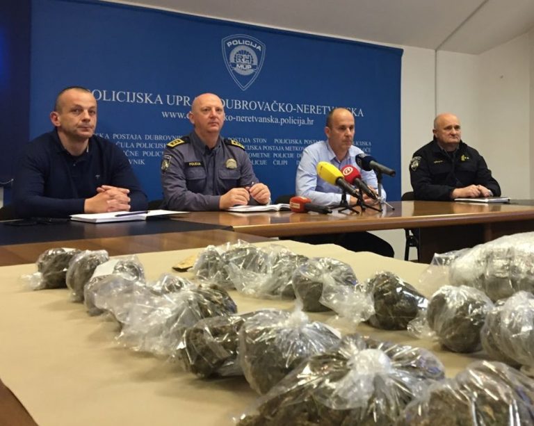 U Mokošici i na granici s Crnom Gorom zaplijenjena marihuana i speed