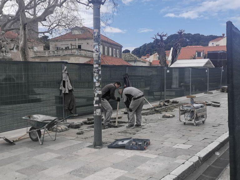 Počela obnova kamenog pločnika na Pilama