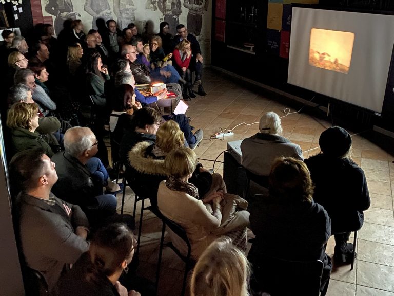 POSEBAN DOŽIVLJAJ: u Čilipima organizirano zajedničko gledanje dijapozitiva iz arhive obitelji Bošković
