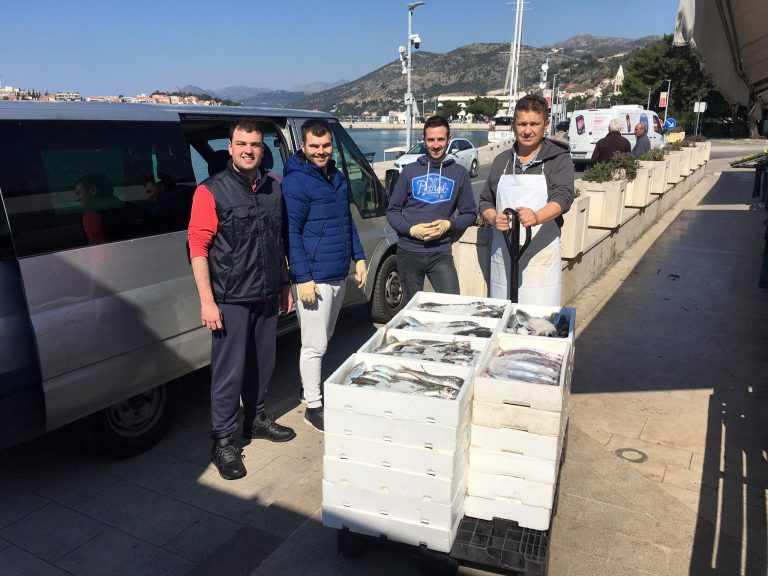 Ribarska firma donirala 200 kilograma ribe dubrovačkom Caritasu