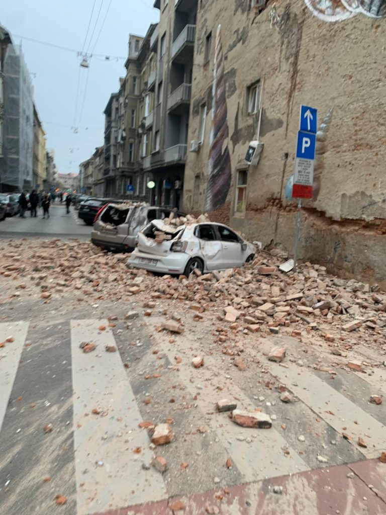 Snažan potres pogodio Zagreb, ljudi na ulicama