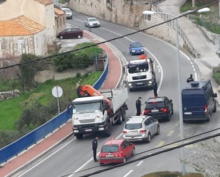 POLICIJA NA ULICAMA Kontrolira se krše li se mjere zabrane napuštanja prebivališta