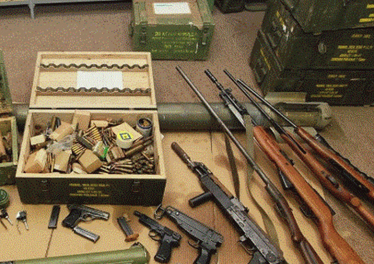 U kući u Čajkovici pronađena automatska puška i 210 komada streljiva