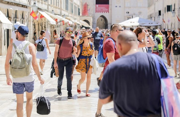 Svjetska turistička organizacija očekuje pad putovanja za 20 do 30 posto u odnosu na 2019.