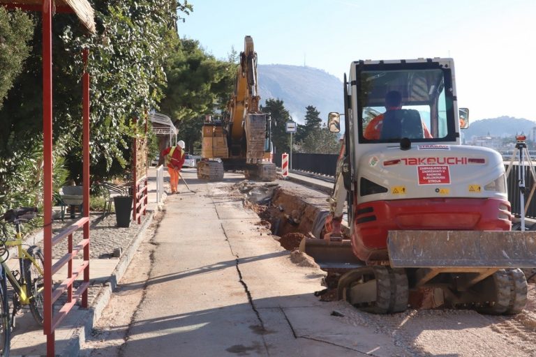 STANARI ULICE KARDINALA STEPINCA: Želimo nazad parkirna mjesta!