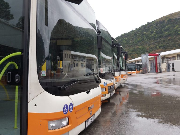 ČITATELJI negoduju zbog smanjenja broja autobusa prema Slanom