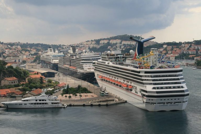 Turistička pristojba za kruzere i brodove koju je prvi uveo Dubrovnik, ostaje ista i za 2022.