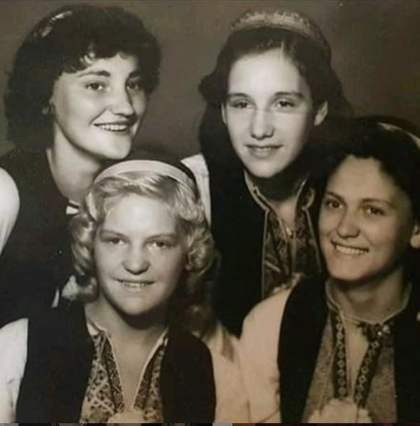 PRELISTAVANJE STARIH ALBUMA Tereza Kesovija otkrila je tajnu stare crno – bijele fotografije