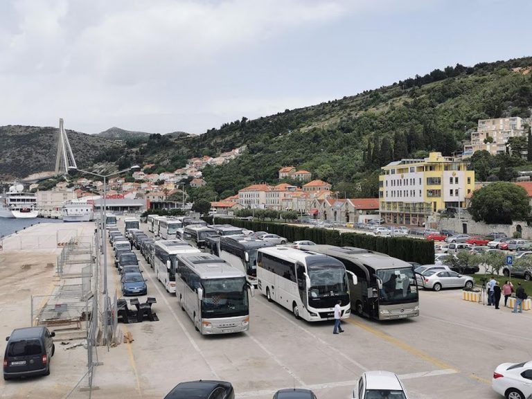 DUBROVAČKI PRIJEVOZNICI I DANAS IZAŠLI NA ULICE “Hoću li sa 60 godina otići raditi u Njemačku?”