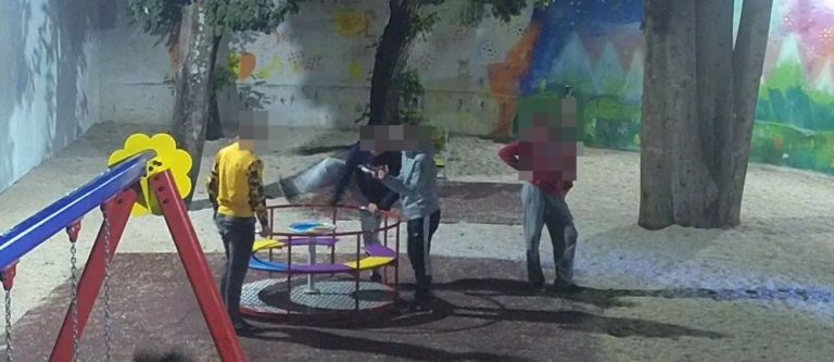 SNIMILE IH KAMERE Neprimjereno ponašanje mlađih osoba na novoobnovljenom igrališta u Uvali