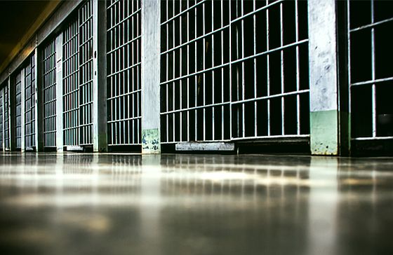 OTAC OSUMNJIČEN ZA POKUŠAJ UBOJSTVA MALOLJETNOG SINA 44-godišnjaku određen jednomjesečni istražni zatvor