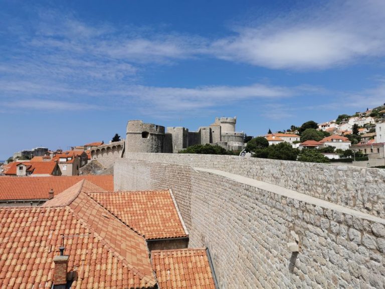 BROJKE RASTU: jučer na dubrovačkim zidinama 5 tisuća turista, rekord u zadnje dvije godine