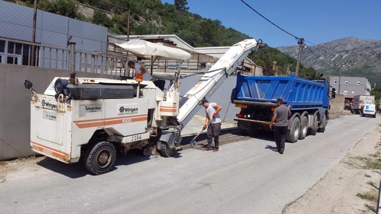 Napokon se sanira se oštećena cesta kroz Knežicu