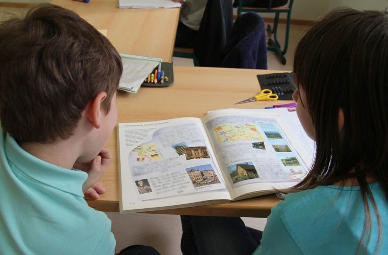 Županija je za osnovce i srednjoškolce osigurala po dvije platnene maske