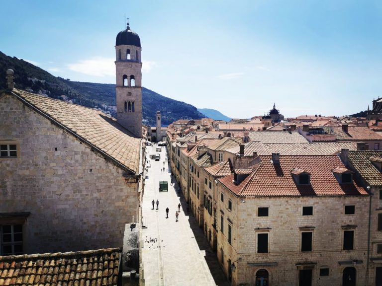 KOMENTAR: Zašto se pojedinci naslađuju (polu) praznom Dubrovniku?