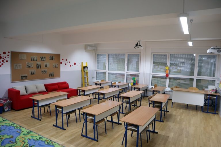 PLAN NOVOGA MINISTRA Maske za učenike u školama, viziri za nastavnike?