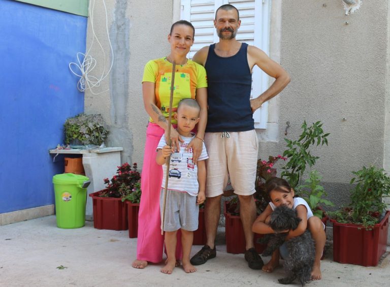 SVE SE MOŽE, KAD SE HOĆE: Lana i Mirko na Konalu proizvode kompost i mikrobilje