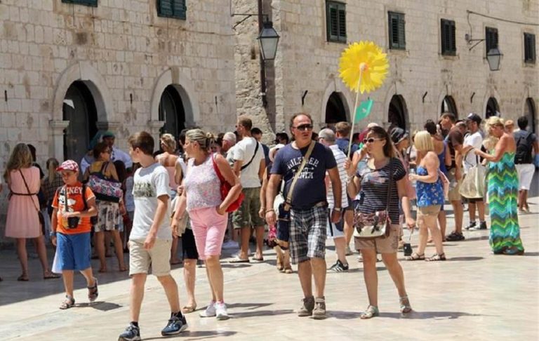 U kolovozu ostvareno 54 posto lanjskog turističkog prometa