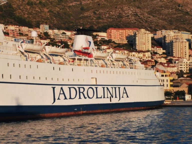 Dvije i pol tisuće građana potpisalo peticiju za vraćanje brodske linije Rijeka-Dubrovnik