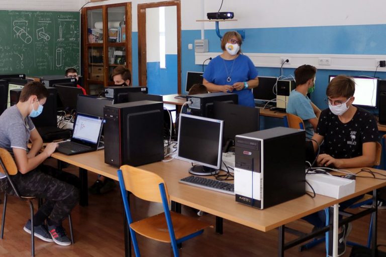 PRIPREME ZA ROBOTIČKU ALKU  Održana radionica robotike u Pomorsko-tehničkoj škol