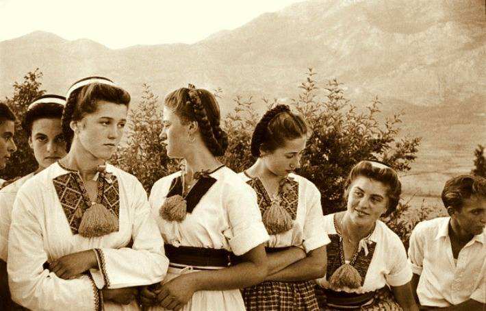 Konavoska anatomija/ Jesmo li dobre glave ili, još po konavoski rečeno darmani, udareni …