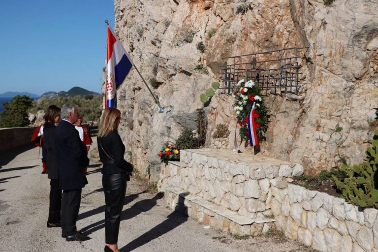 U SPOMEN UBIJENIH KONAVOSKIH DOMOBRANA Župan Dobroslavić i suradnici položili vijenac na Orsuli