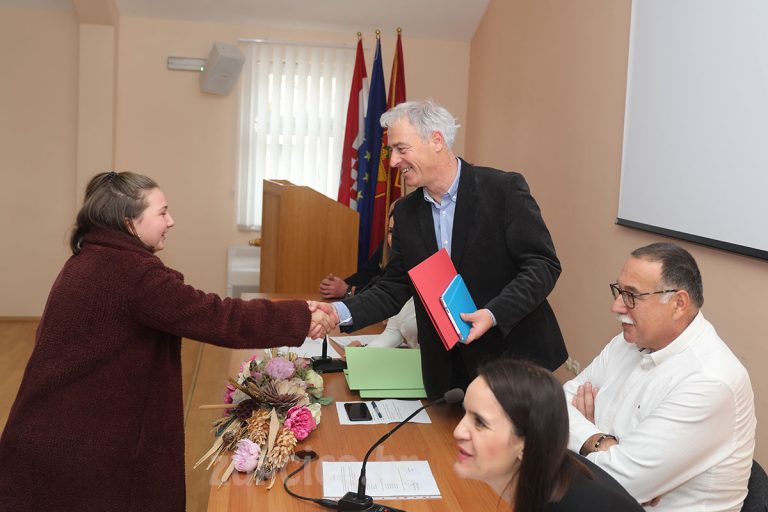 OPĆINA ŽUPA DUBROVAČKA Rapisan natječaj za dodjelu stipendija učenicima i studentima