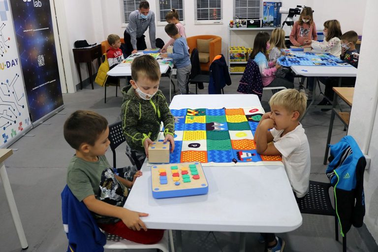 Radionice robotike i programiranja bez ekrana u Centru za mlade Dubrovnik