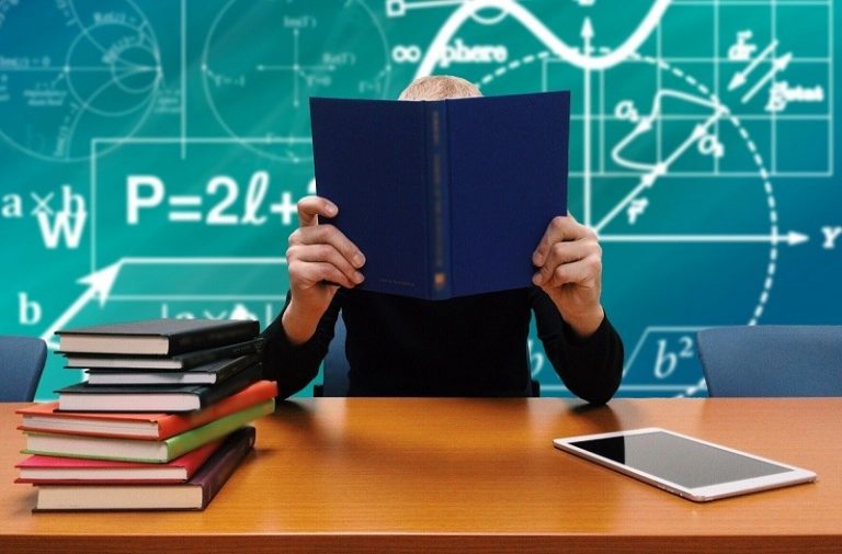 RODITELJI SREDNJOŠKOLACA, PAŽNJA Ističe rok za zahtjeve za sufinanciranje udžbenika