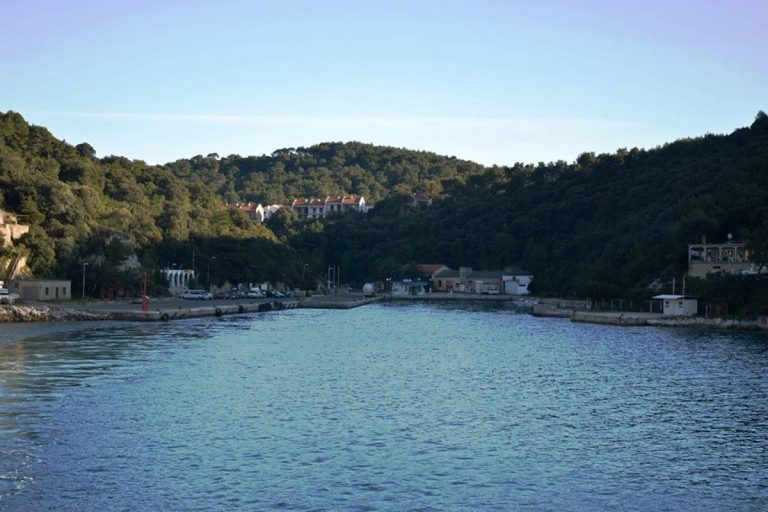 Općina Lastovo tužila mladog nastavnika jer nije želio iseliti iz stana. On se pita tko će doći raditi na otok u tim uvjetima