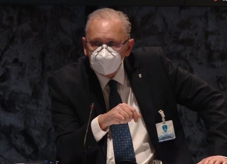 Danas 59 preminulih, na respiratorima je 277 osoba – i nakon cijepljenja trebat će nositi maske