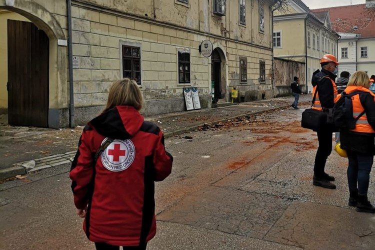 OD SUTRA U GOSPINOM POLJU Crveni križ prikuplja pomoć za stradale u potresu