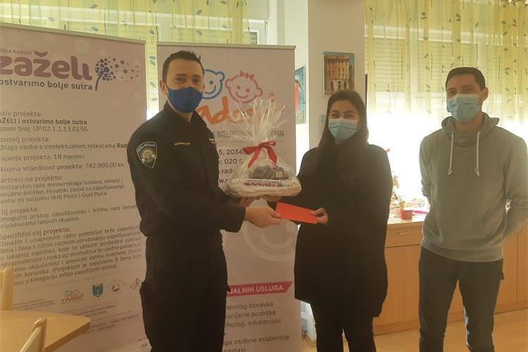 HUMANA GESTA Policijski službenici donirali novac udrugama