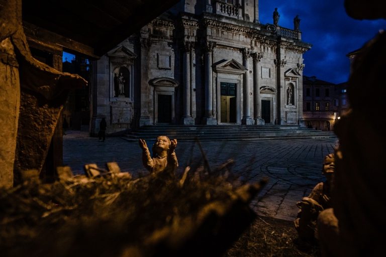 Božićna čestitka gradonačelnika Frankovića mons. Uziniću