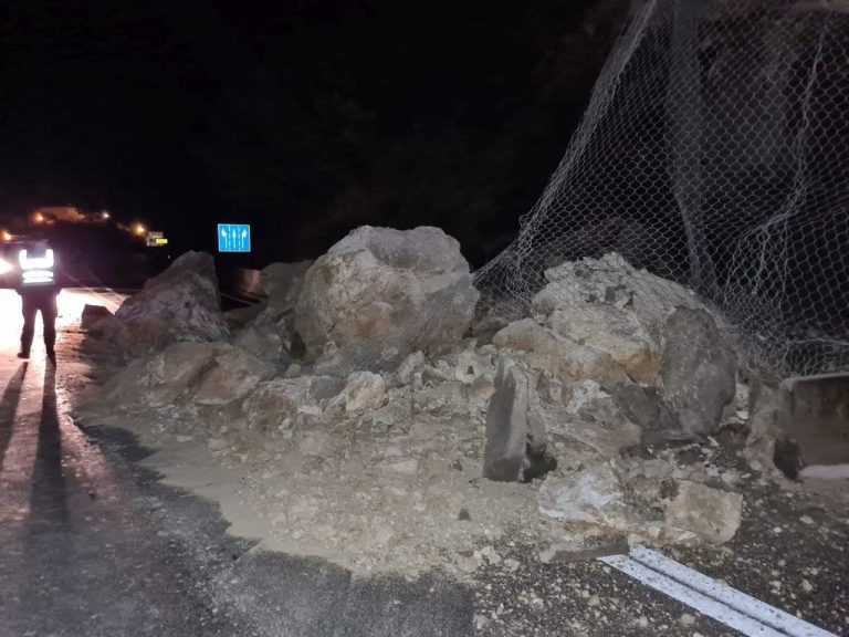 OPREZ VOZAČI: Odron na magistrali kraj Slanoga, promet se odvija jednom kolničkom trakom