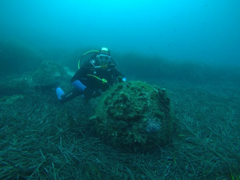 UZ OBALU LOKRUMA: Tražili žive periske, a pronašli 200 kg tešku minu iz 2. svjetskog rata