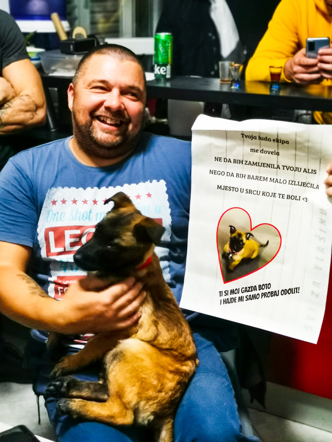 SUZE RADOSNICE U SLANOM: Srđana Boticu prijatelji iznenadili sa štenetom belgijske ovčarke