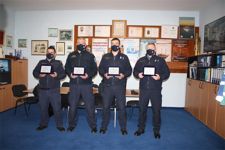 Plava vrpca Vjesnika stigla četvorici policajaca u Dubrovnik