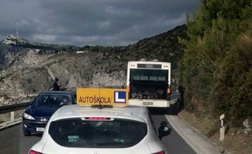 U auto školi u dolini Neretve krivotvorili 16 uvjerenja o osposobljenosti za vožnju putnika i tereta