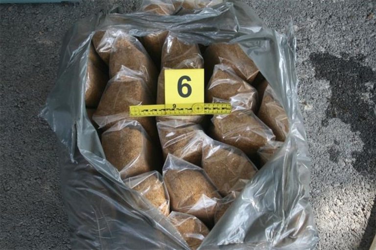 Graničnom kontrolom kraj naplatnih kućica Karamatići pronađeno 98 kg duhana