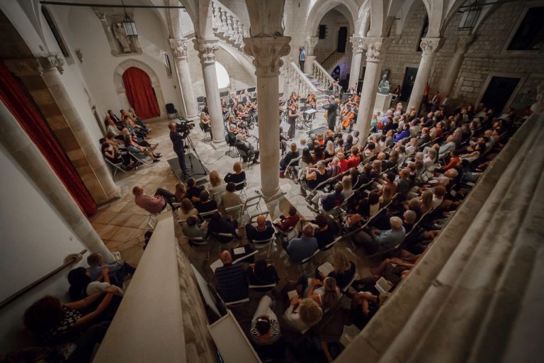 Mozartova glazba u izvedbi Dubrovačkog simfonijskog orkestra na malim ekranima