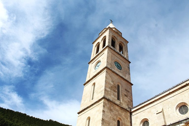 HIT na društvenim mrežama: župnik iz Smokvice o novim mjerama okupljanja u crkvi