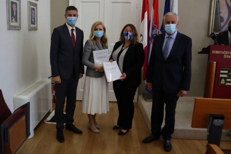 Državna tajnica Mađerić Caritasu uručila ugovor vrijedan više od 840 tisuća kuna