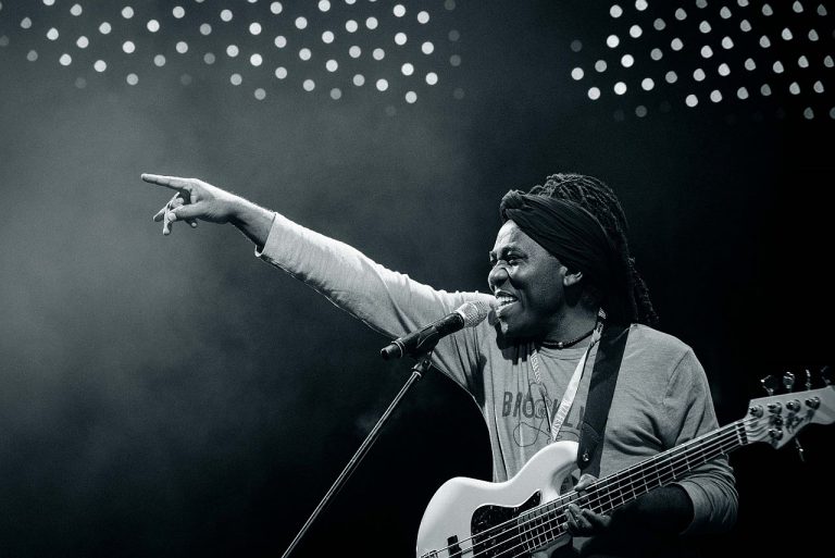 Richard Bona uz Alfreda Rodrígueza i Jazz orkestar HRT-a na 72. Igrama