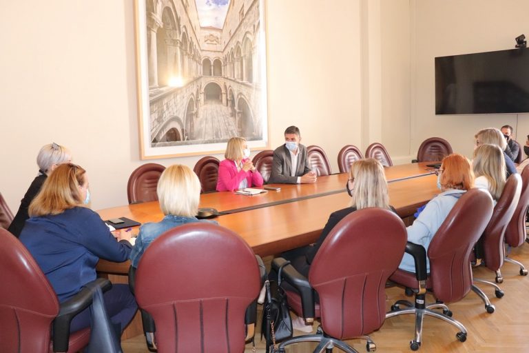 Gradonačelnik se sastao s ravnateljicama škola i vrtića