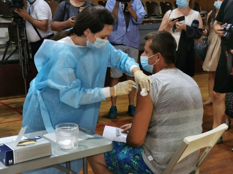 HRVATSKA: 70 novozaraženih, tri osobe preminule, jučer utrošeno 15 428 doza cjepiva