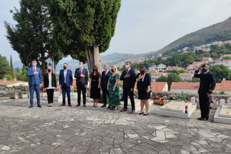 Polaganjem vijenaca obilježen Dan antifašističke borbe
