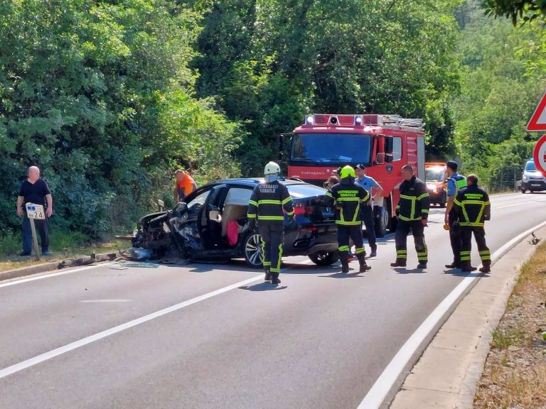 Jedna osoba ozlijeđena u prometnoj nesreći na Grudi